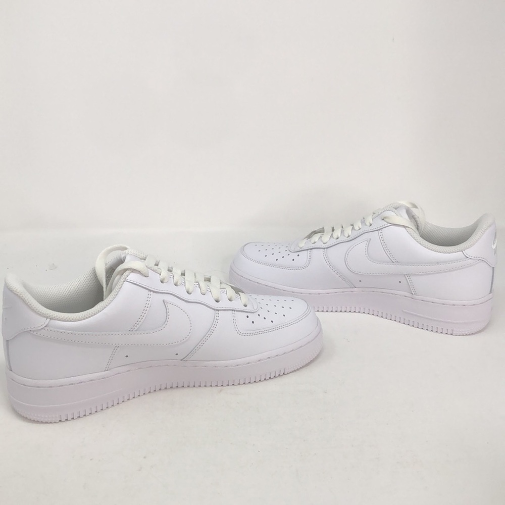 Nike Mens Air Force 1 07’ Low Triple White CW2288-111 Classic Sneakers -Size 8.5 - Picture 15 of 16